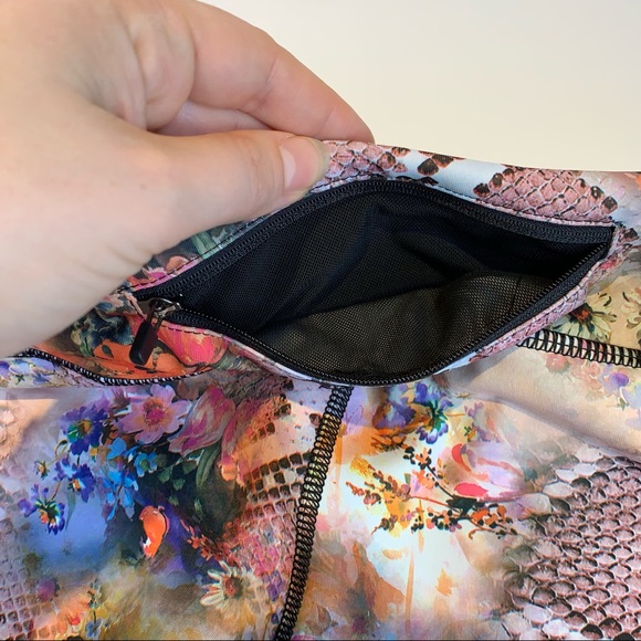 Ki XL pro performance floral snakeskin crop leggings w mesh detail - Picture 11 of 13